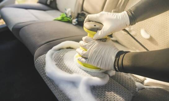 Pranie ekstrakcyjne tapicerki samochodowej – na czym polega i jakie ma zalety?