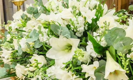 Różnorodność stylów w wieńcach pogrzebowych – co wybrać?