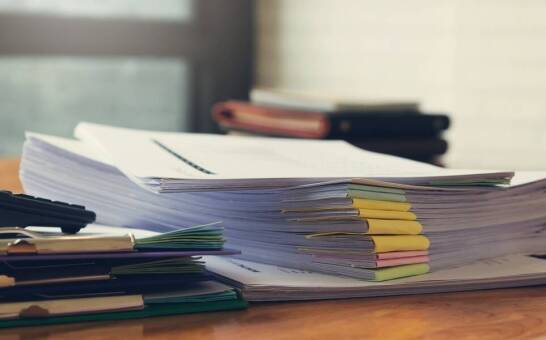 Jakie dokumenty wymagają tłumaczenia przysięgłego w kontekście edukacyjnym?