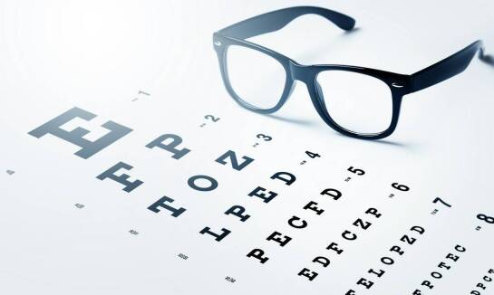 Astygmatyzm: objawy, diagnoza i leczenie