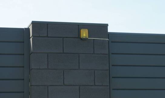 Dlaczego warto wybrać płyty warstwowe z rdzeniem pir do budowy obiektów sezonowych?