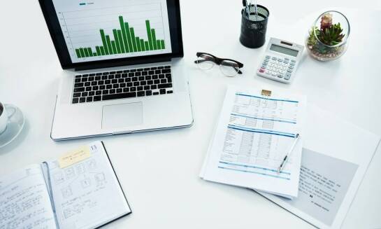 Jakie są zalety korzystania z księgowości online dla sektora usługowego?