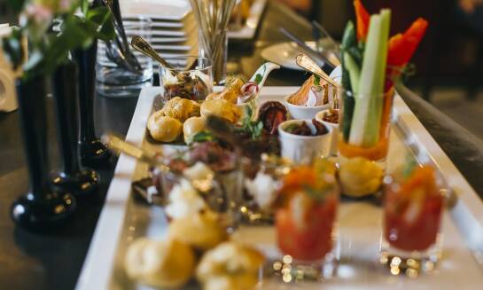 Jakie potrawy bezglutenowe oferujemy w cateringu okolicznościowym?