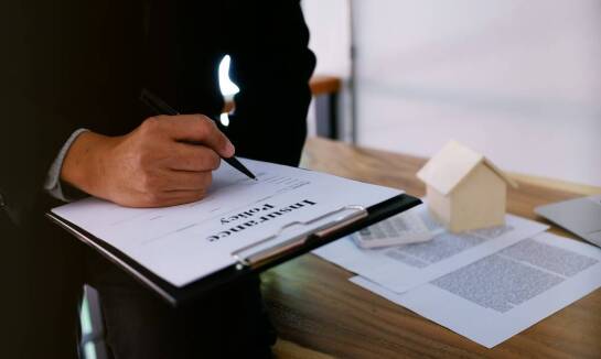 Zabezpieczenie firmy przed nieprzewidzianymi zdarzeniami – rola ubezpieczeń