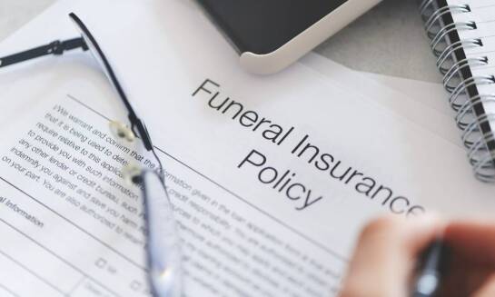 Jakie elementy powinna zawierać kompleksowa polisa ubezpieczenia podróżnego?