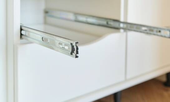 Wspornik do baskwili – klucz do bezpieczeństwa szaf metalowych