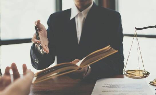 Dla kogo przysługują darmowe porady prawne