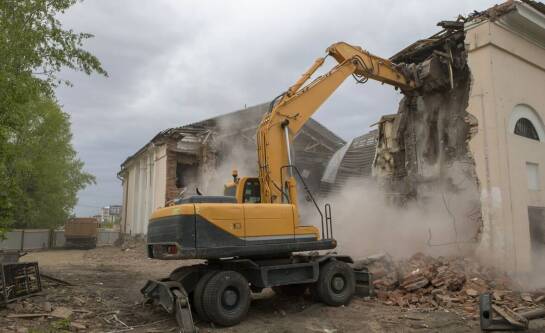 Jak wyburzyć budynek zgodnie z przepisami