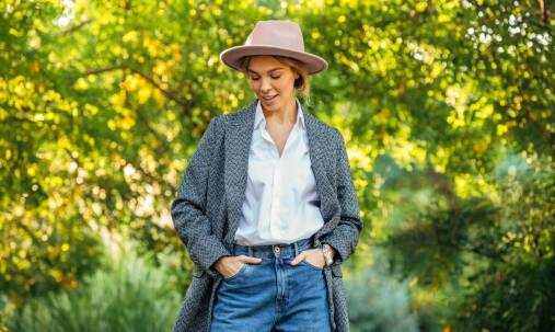 Płaszcze damskie w stylu militarnym – jak je nosić z klasą?