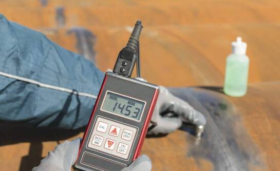 Ile waży metr kwadratowy blachy o grubości 1 mm?