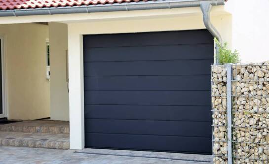 Jak uszczelnić drzwi garażowe przed zimnem i wilgocią