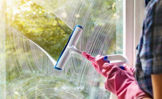 Jak wyciągnąć szybę z okna PCV?