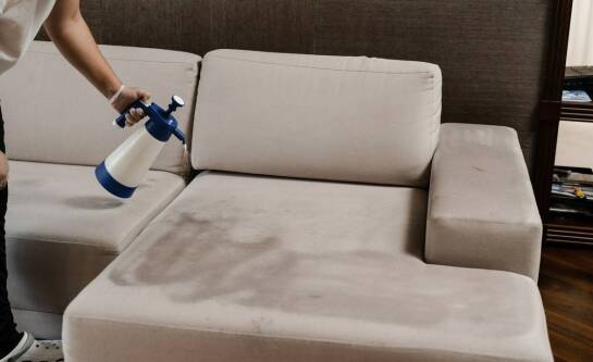 Jak usunąć plamy z krwi na materacu?