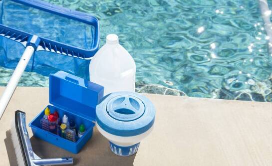 Jak stosować chemię do basenu?