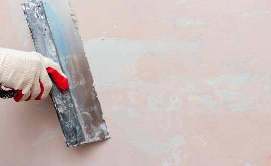 Jak naprawić pęknięcia w ścianach?