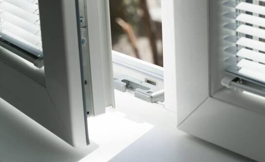 Jak zabezpieczyć okno dachowe przed dzieckiem?