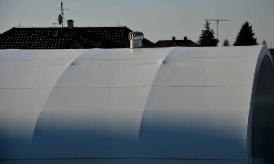 Rola śniegołapów rurowych w ochronie dachów przed obciążeniem śniegiem