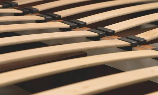 Wpływ elastycznych listew na ergonomię stelaża łóżkowego