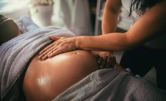 Jakie są korzyści z regularnych masaży dla kobiet w ciąży?