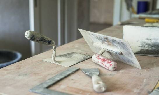 Jakie są najczęstsze problemy podczas remontów mieszkań i jak ich unikać?