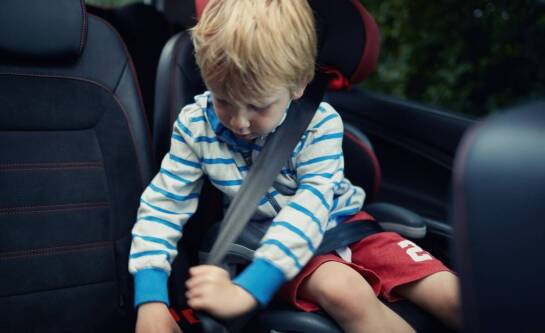 Kiedy dziecko może jeździć bez fotelika w 2025 roku?