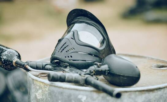 Ile osób potrzeba do gry w paintball?