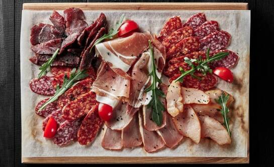 Czym jest kraftowe mięso i czym różni się od zwykłego mięsa