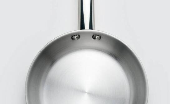 Ile czasu smażyć steka na patelni?