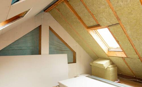 Czy warto uwzględnić termoizolację przy wymianie dachu? Korzyści dla budynku