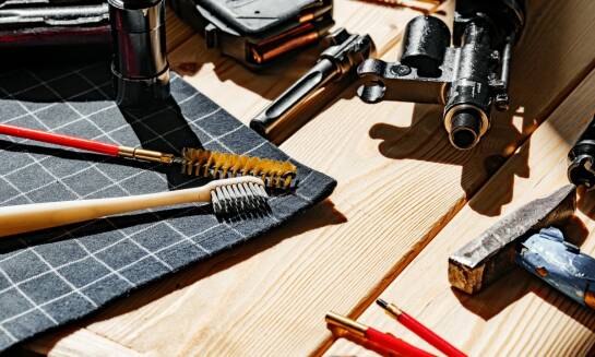 Voucher na strzelnicę: prezent, który łączy naukę i zabawę