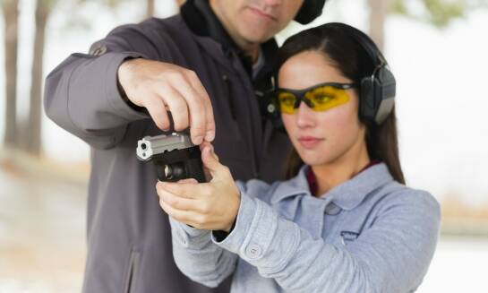 Strzelanie dla rodzin: specjalne pakiety na krakowskiej strzelnicy