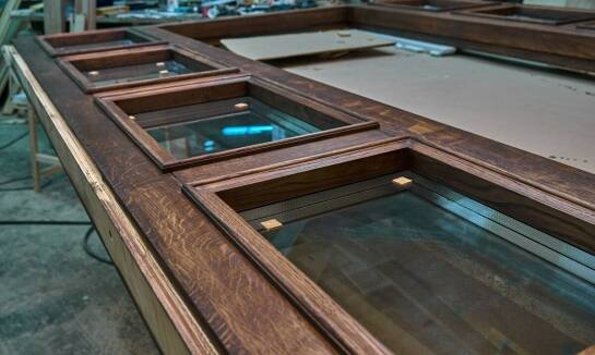 Okna drewniane jako element przywracający autentyczność zabytkowym kamienicom