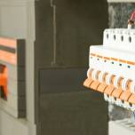 Jak możemy poprawić bezpieczeństwo budynku poprzez wymianę instalacji elektrycznej?