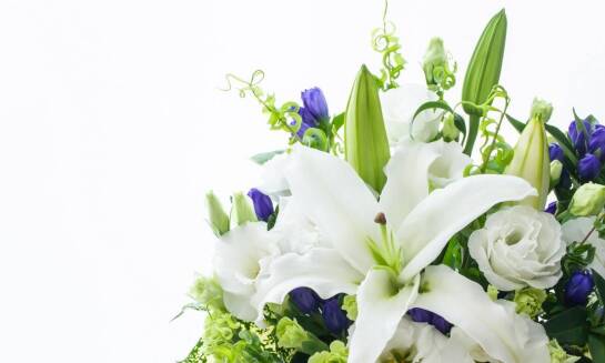 Eleganckie wiązanki okolicznościowe – jak podkreślić wyjątkowość wydarzenia?