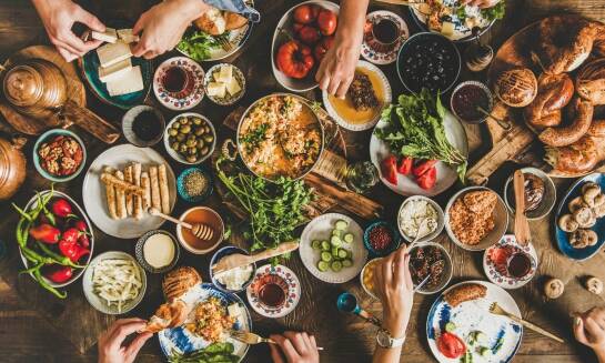 Jakie dania wegetariańskie oferuje restauracja żary?