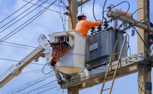 Przeglądy transformatorów: jak zapewniają ciągłość dostaw energii?