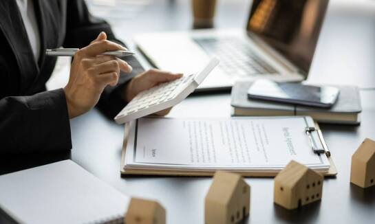 Jakie są najczęstsze mity dotyczące ubezpieczeń komunikacyjnych i jak ich unikać?