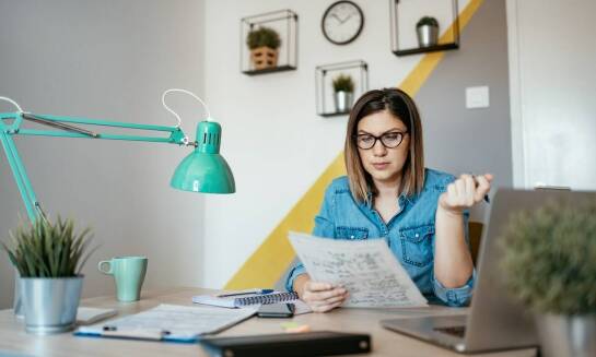 Jak radca prawny z Rzeszowa może pomóc w analizie dokumentacji prawnej?