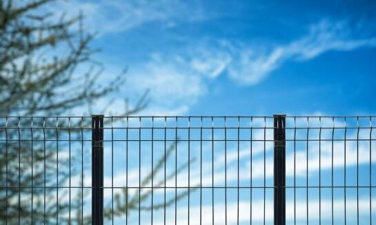 Kluczowe zalety ogrodzeń aluminiowych w trudnych warunkach atmosferycznych