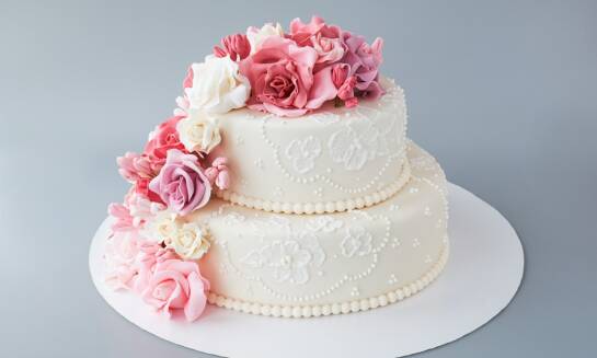 Zastosowanie masy cukrowej w dekoracjach tortów łańcut