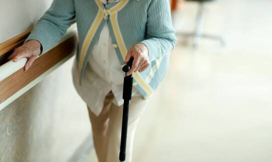 Bezpieczne warunki pobytu jako kluczowy element opieki senioralnej