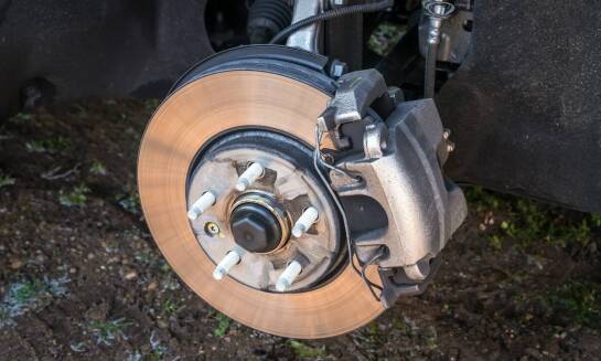 Jakie są najczęstsze przyczyny awarii układów hamulcowych w samochodach?