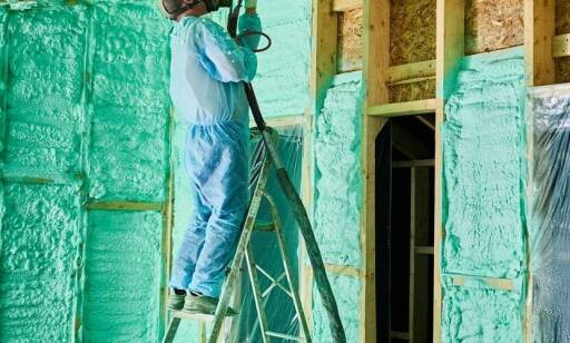 Jak szybkość aplikacji pianki PUR wpływa na czas realizacji projektu?