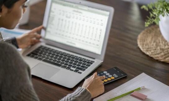 Jakie są zalety korzystania z cyfrowej dokumentacji księgowej?