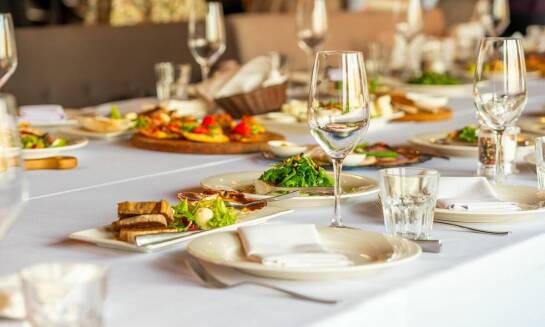 Jakie menu najczęściej wybierane jest przy organizacji komunii w restauracji?