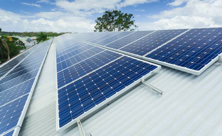 Instalacje fotowoltaiczne: jak wpływają na obniżenie rachunków za prąd?