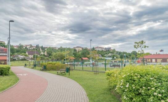 Noclegi dla rodzin: jak zapewnić dzieciom rozrywkę w Ustroniu Morskim?