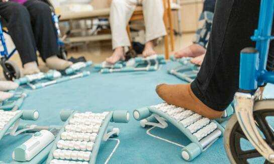 Jakie wyzwania mogą napotkać pacjenci podczas rehabilitacji ostrogi piętowej?