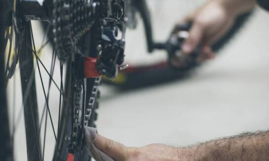 Jak serwis rowerowy wspiera długodystansowych kolarzy?