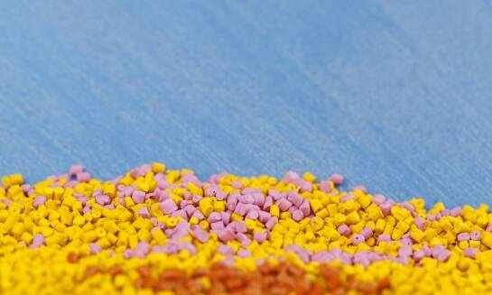 Analiza rynku: jakie surowce dominują w przetwórstwie tworzyw sztucznych?